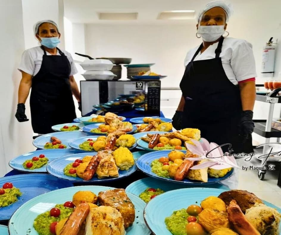 Catering para bodas en Bogotá y Cundinamarca Personal de servicio con parrilladas servidas para el Congreso de la República de Colombia
