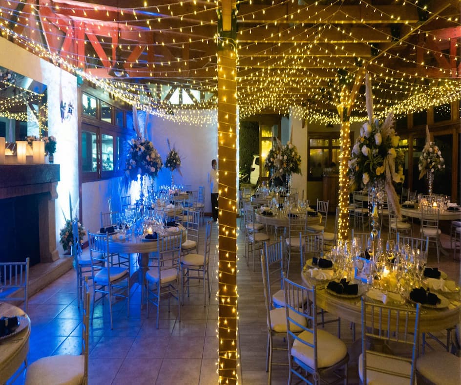 Fiestas de quinceaños en Bogotá y Cundinamarca Decoración moderna y elegante en La Alborada.